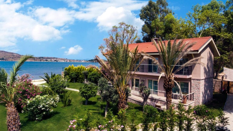 AYVALIK’TA KİRALIK VİLLA VE TATİL EVLERİ
