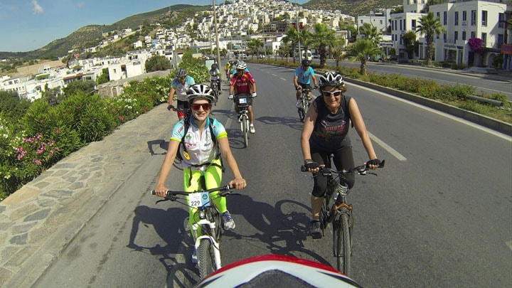 gokova-bisiklet-turu-yolda