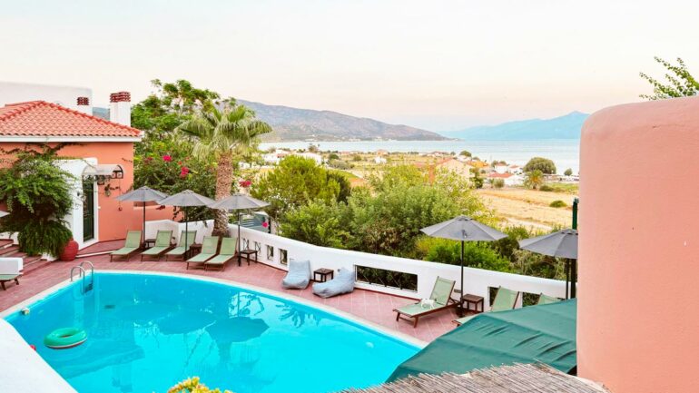 SAMOS ADASI’NDA NEREDE KALINIR? – EN GÜZEL SAMOS OTELLERİ