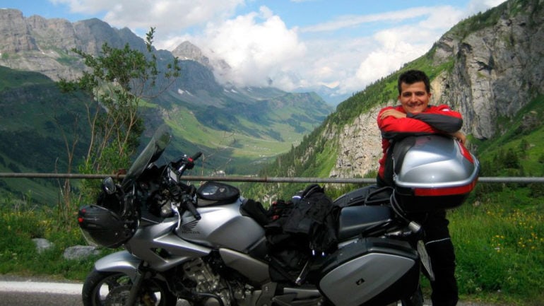 MOTORUYLA RÜZGARIN İZİNDE DÜNYANIN EN UÇLARINA – SERKAN SÖĞÜT